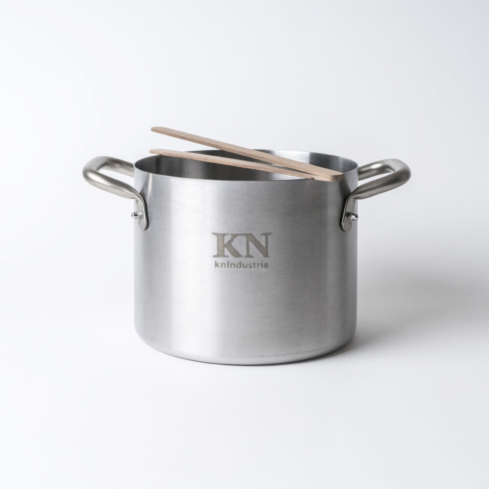 Pasta pot with tongue